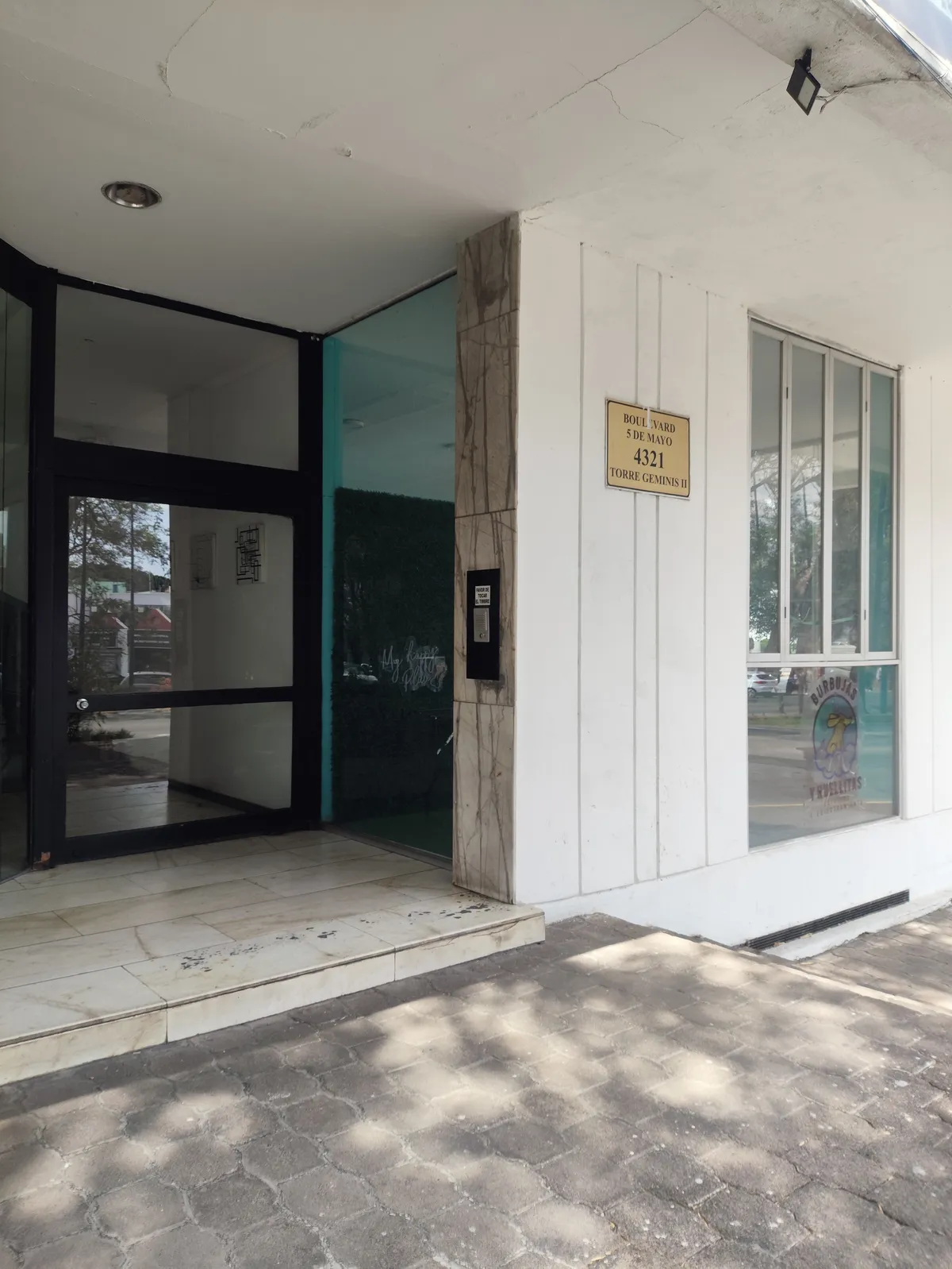 Fachada Centro de Negocios Zona Dorada - Vista 2