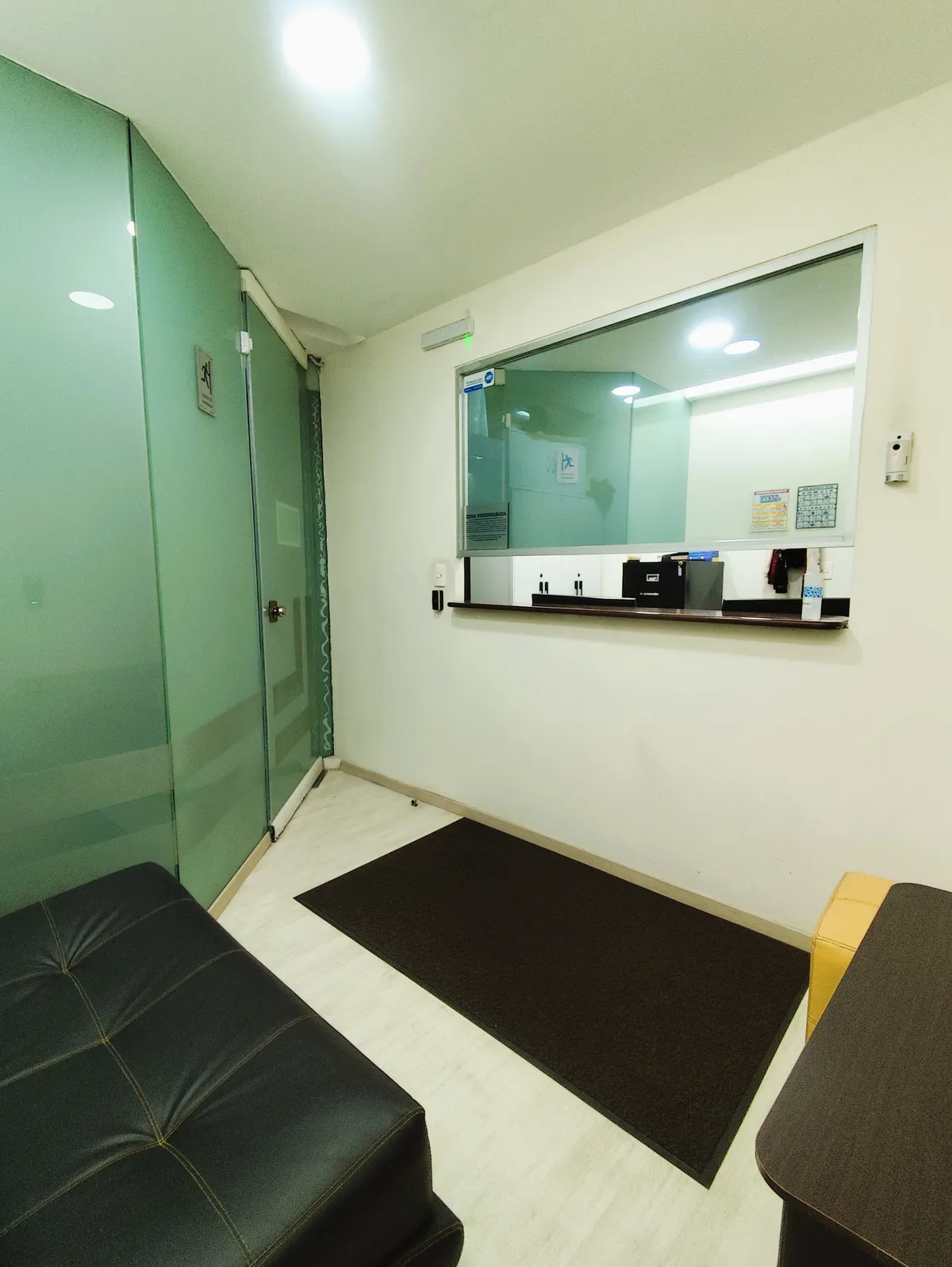 Recepción Centro de Negocios Zona Dorada