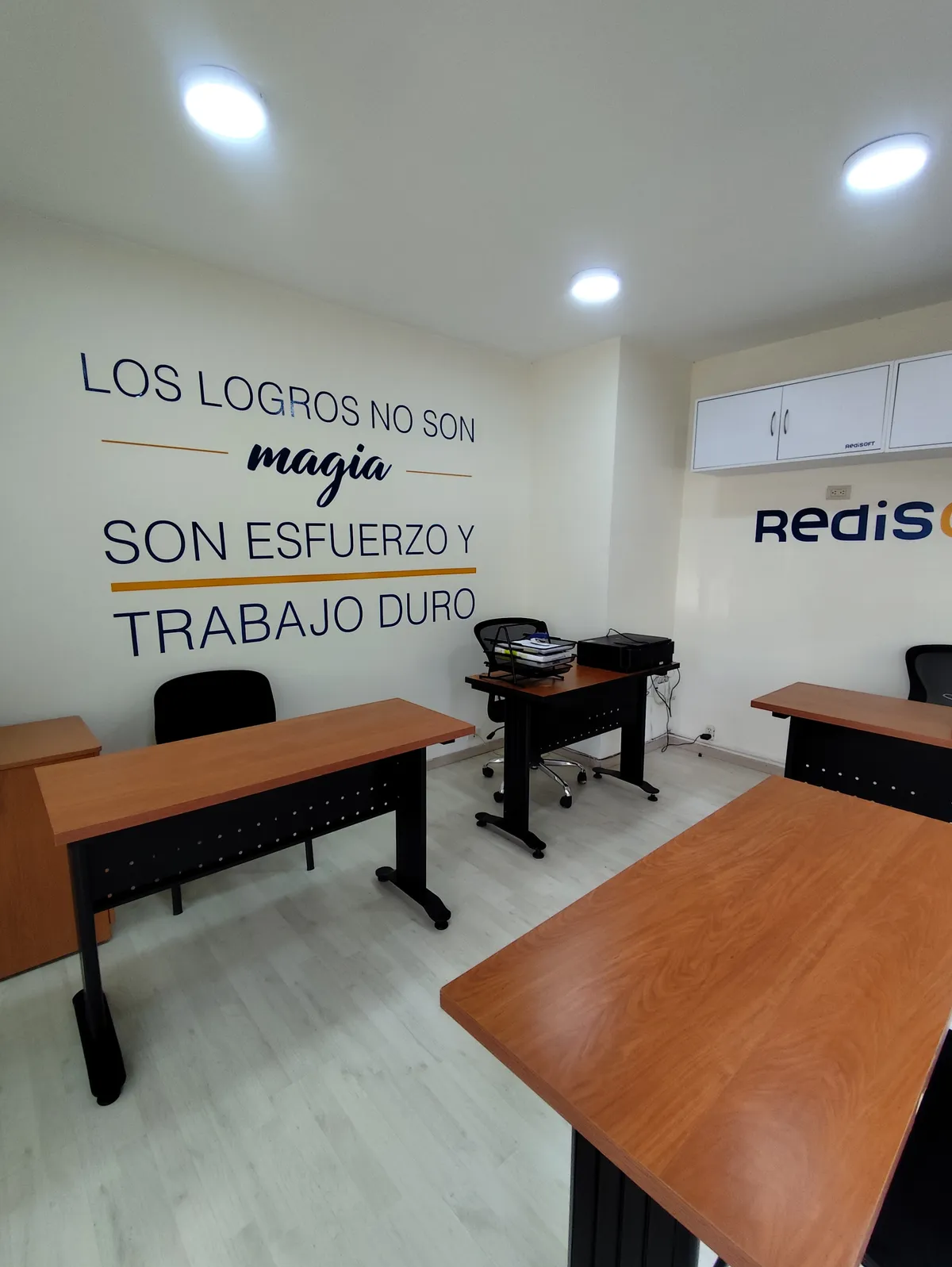 Oficina Amueblada en Zona Dorada 4